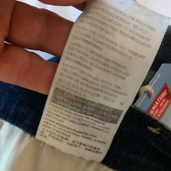 NWT LEVI’S SIGNATURE Denim Jean Capri Size 28 - Picture 9 of 16